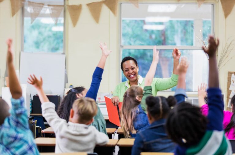 Teacher incorporating SEL in her classroom to foster a supportive and productive learning environment.