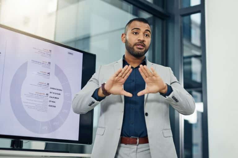 What's the Difference between Business Management and Human Resource Management? - SACAP